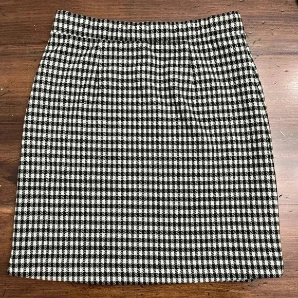 2/$12 Sanctuary Skirt Size Small Black Cream Plaid Wrap Front Button Hipster - Picture 6 of 9